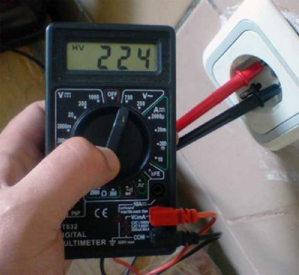 Multimeter Voltage Measurement