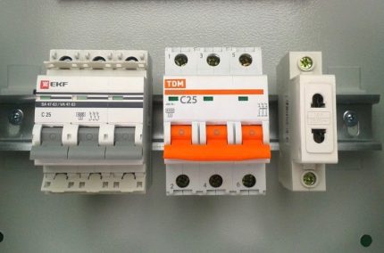 DIN rail protection devices