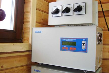 Voltage stabilizer for giving