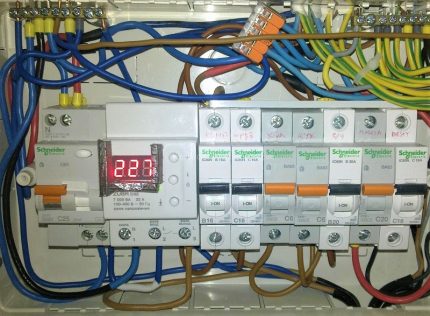 Voltage relay in the electrical panel