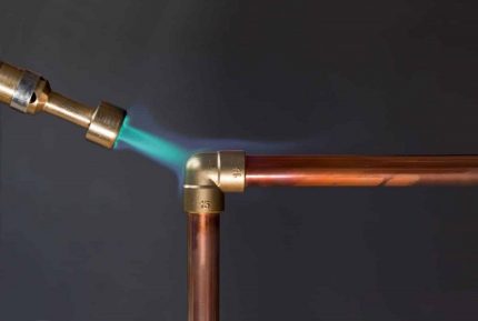 Brazing copper pipe