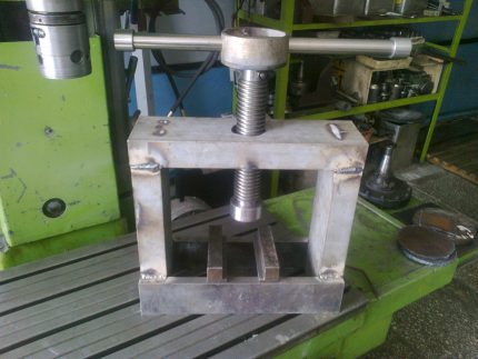 Screw mechanical press