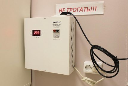 Wall voltage regulator