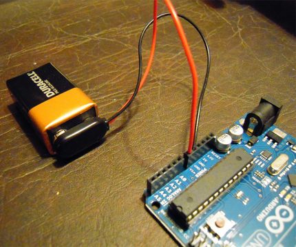 Arduino ขับเคลื่อนด้วยแบตเตอรี่