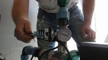 Monitoring and adjusting water pressure