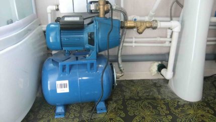 Accumulative pumping station in the apartment