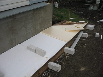 Warming of the blind areas with polystyrene foam