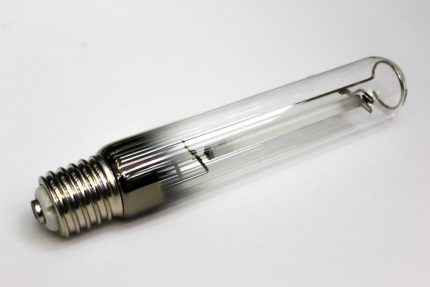 Lampa ar ligzdu E40