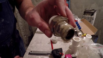 Sealing gas joints