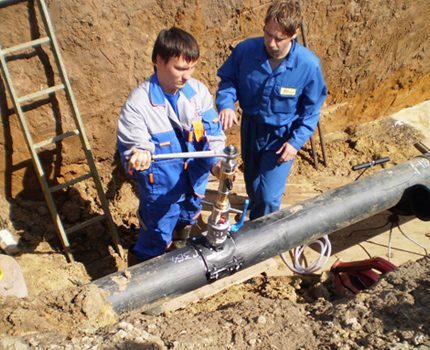 Check gas pipeline for leaks