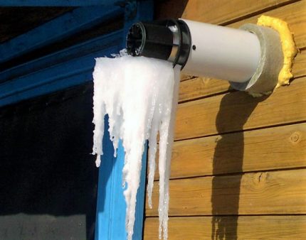 Ice on a coaxial chimney