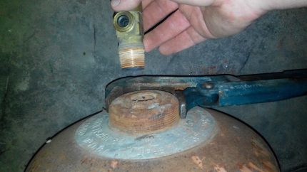 Safe valve removal