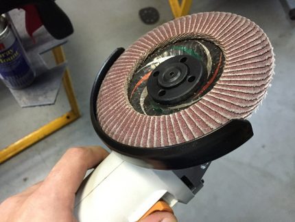 Grinding wheel on a grinder