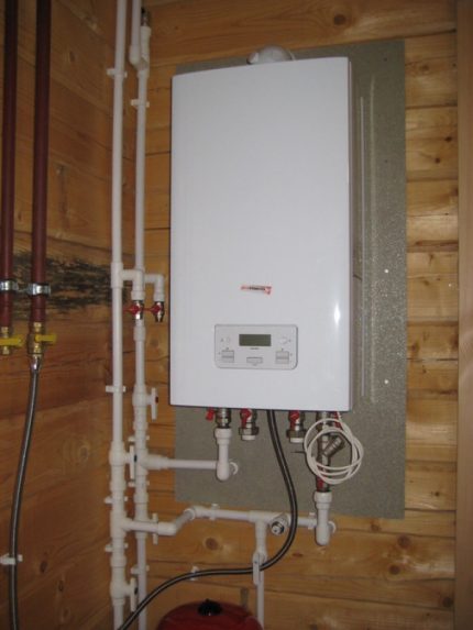 Wall mounted gas boiler