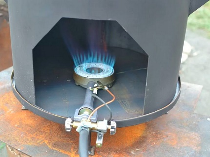 Installation d'un brûleur à gaz à l'intérieur du réservoir