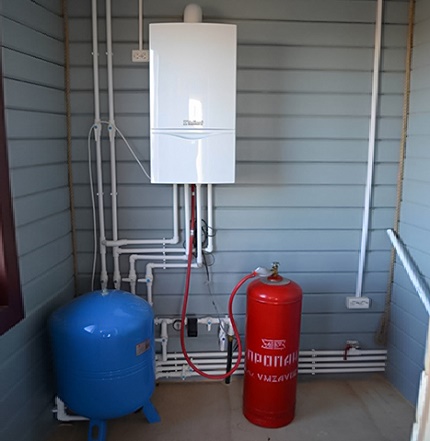 Connection to the gas cylinder of the wall-mounted boiler