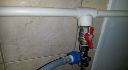 Insertion dans un tuyau à l'aide d'un robinet à boisseau sphérique