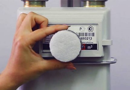 Magnet on a gas meter