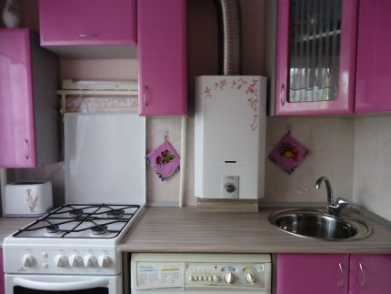 Un exemple d'une cuisine avec des appareils à gaz de base