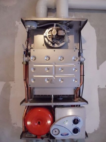Gas burner wall mounted boiler