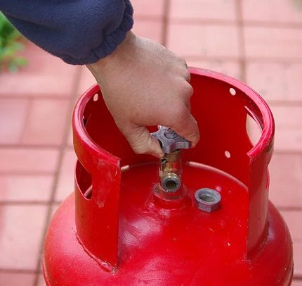 How to drain condensate from a household gas cylinder
