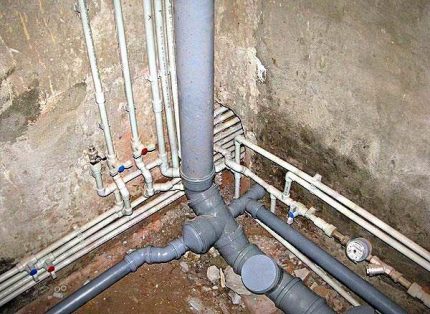 Mga kable ng mga tubo ng sewer