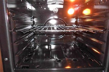 Backlight in a gas oven