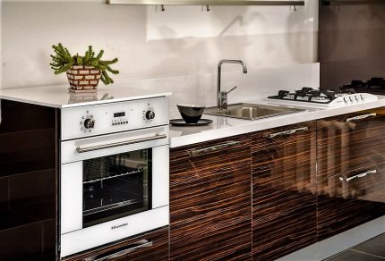 Built-in gas appliances in the kitchen