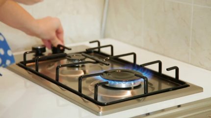 Mechanical control system in a gas stove