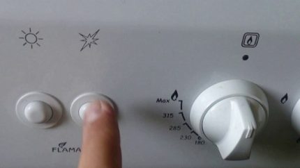 Orkaitės automatinio uždegimo mygtukas