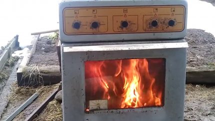 Gawang bahay mula sa isang lumang gas stove