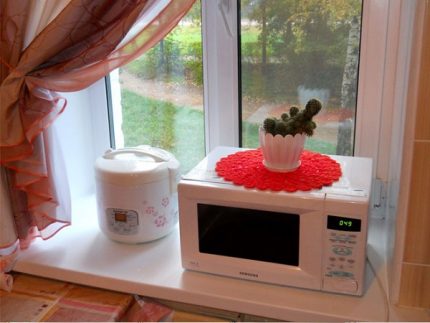 Rules for placing a microwave in the kitchen