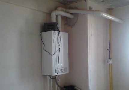 Calentador de agua a gas montado en la pared