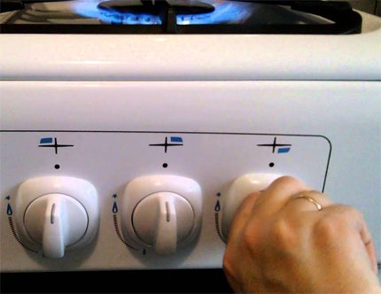 Configuration combinée du système d'allumage de la cuisinière à gaz