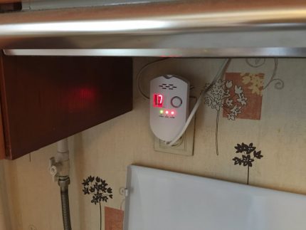 Detector de scurgeri de gaze în bucătărie