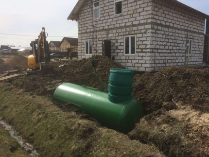 Instalacja w wykopie zbiornika gazu dla prywatnego domu