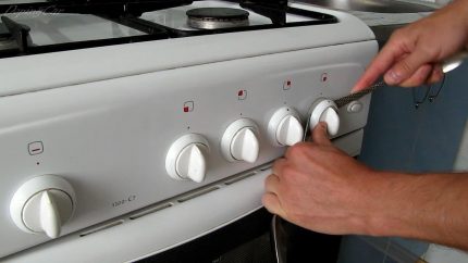 הסר את הידית מהתנור