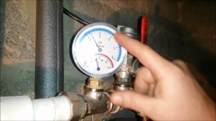Heating system pressure gauge