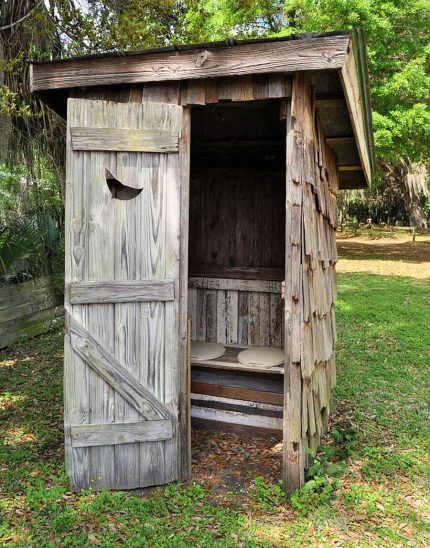 Zemnieciska tualete