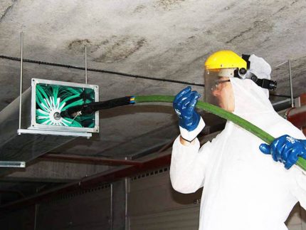 Mechanical cleaning of ventilation ducts