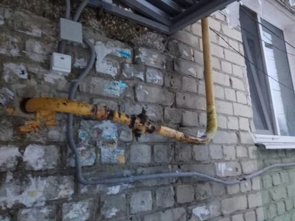 Gas pipe emergency condition