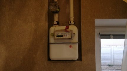 Gas meter in the hallway