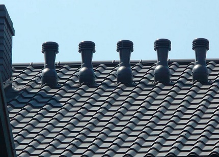Roof aerators made of metal