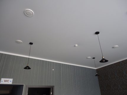 Stretch ceiling with ventilation