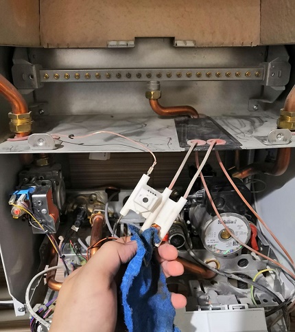 Cleaning the ignition and ionization system
