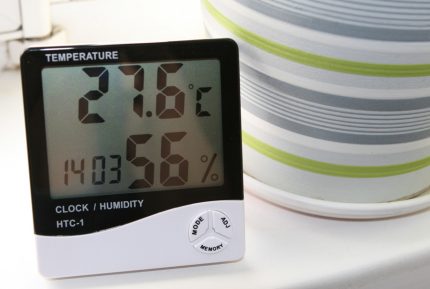 Laikrodžiai su hidrometru ir termometru