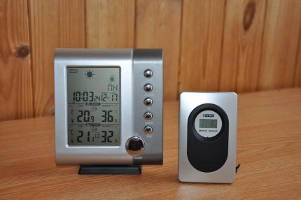 A device for determining real air humidity