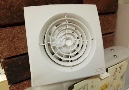 Ventilator axial pentru casă