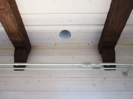Ventilator de evacuare în tavan