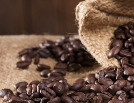 Kávová zrna pro kontrolu vlhkosti